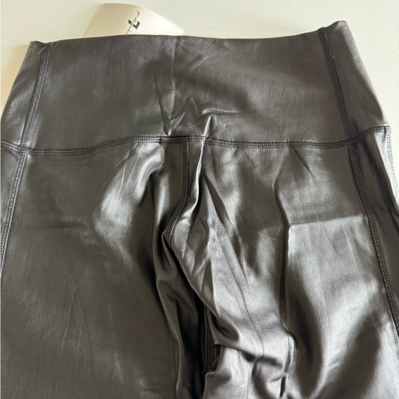 7 For All Mankind M, Faux Leather Skinny Pants, Tiny Pleats on Legs, NWT - Picture 2 of 12